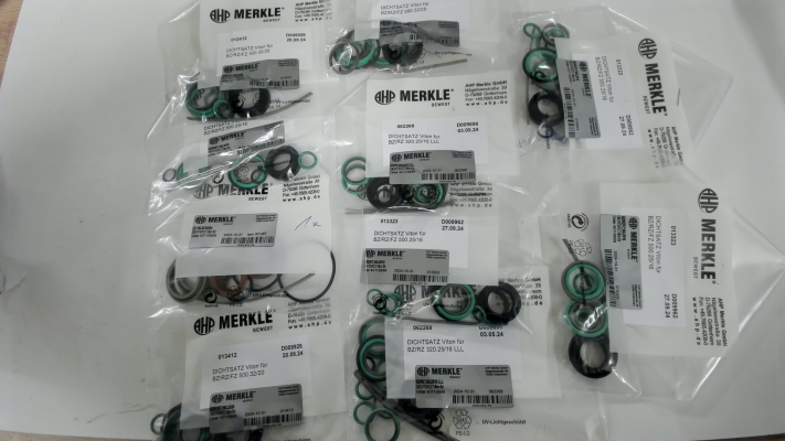 REPAIR KIT FOR UZ 100.32/16.02.201.300.T.V.-big